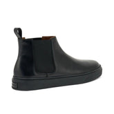 Frau Beatles in Pelle Nero